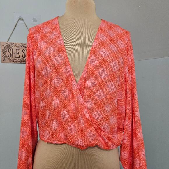 New BP Nordstrom Top Plaid Surplice Neckline Pink Orange Cropped Plus Size 1X - Picture 2 of 16